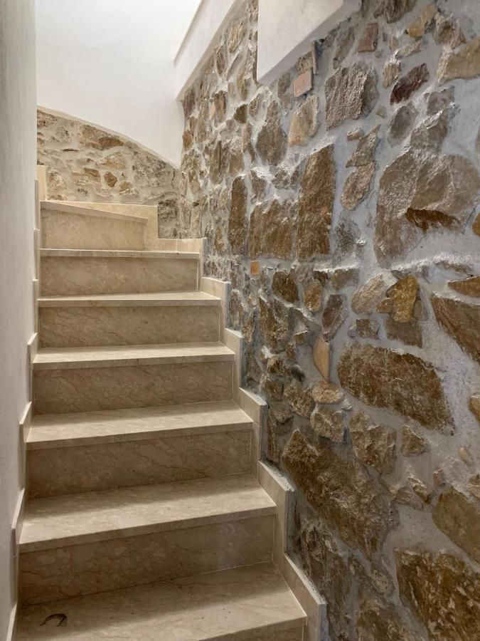 Dea Del Borgo * Sant'Ambrogio (Sicily)